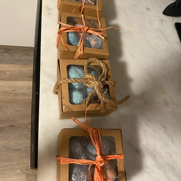 HOMEMADE BATH-BOMBS!!! - Picture 2 of 8